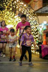 BIB: 18781
                            <button type="button" onclick="openModal(24742349)" class="btn btn-primary btn-sm float-right btn-popup" data-toggle="modal" data-target=".modal-high-quality">
                        <i class="fas fa-shopping-cart"></i> Add to Cart
                    </button>
                                            <button type="button" onclick="isThisMe(24742349, true)" class="btn btn-success btn-sm float-right btn-popup btn-isme hidden" data-toggle="tooltip" data-placement="bottom" title="นี่คือรูปของคุณใช่ไหม คลิกที่นี่เพื่อเอาเข้าอัลบั้ม">
                        <i class="fas fa-plus"></i> Add to album
                    </button>
                    <button type="button" onclick="isThisMe(24742349, false)" class="btn btn-warning btn-sm float-right btn-popup btn-isnotme hidden">
                        <i class="fas fa-ban"></i> Remove from album
                    </button>